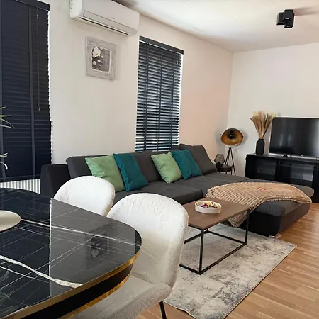 Moderne 2-zimmer Mit Klima & Parkplatz In 公寓