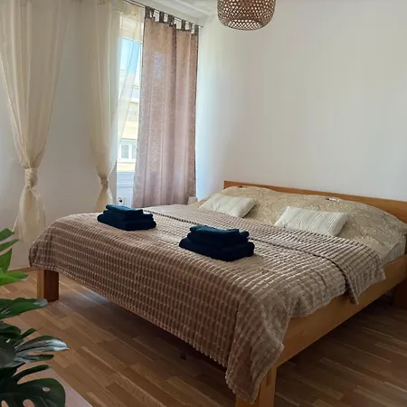 Moderne 2-zimmer Mit Klima & Parkplatz In *
