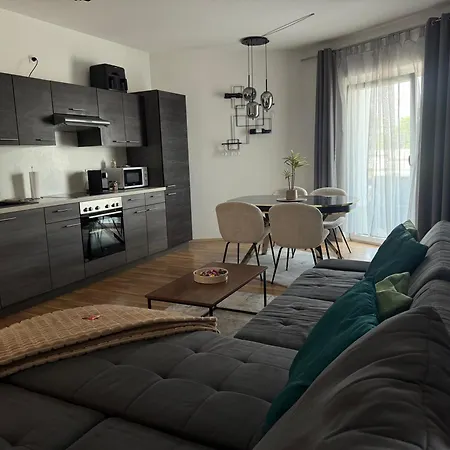 Moderne 2-zimmer Mit Klima & Parkplatz In 公寓