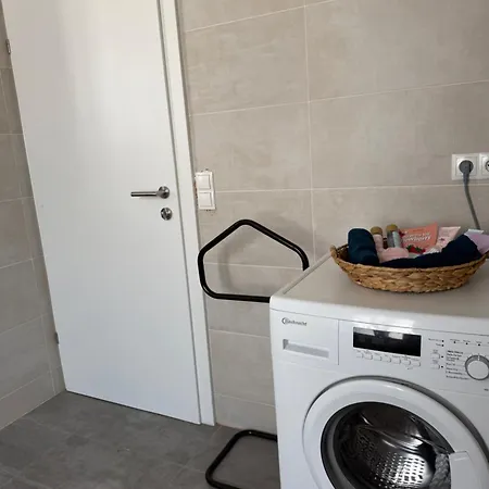 公寓 Moderne 2-zimmer Mit Klima & Parkplatz In