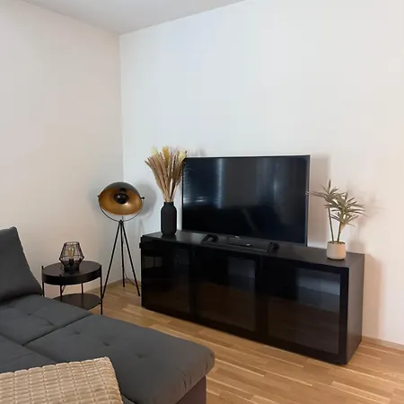 公寓 Moderne 2-zimmer Mit Klima & Parkplatz In *