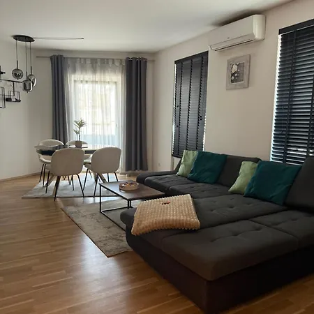 Moderne 2-zimmer Mit Klima & Parkplatz In *